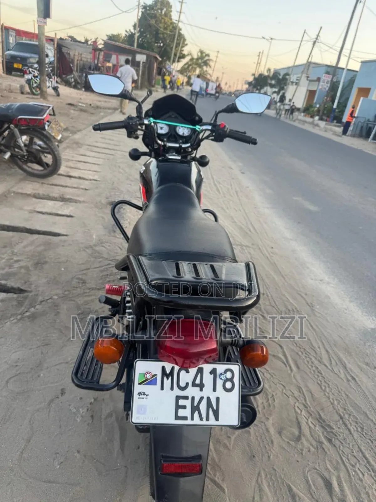TVS HLX 125 2025 Black