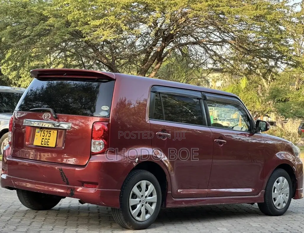 Toyota Corolla Rumion 2008 Red