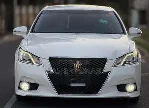Photo - Toyota Crown 2014 White
