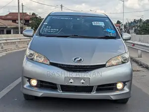 Photo - Toyota Wish 2010 Gray