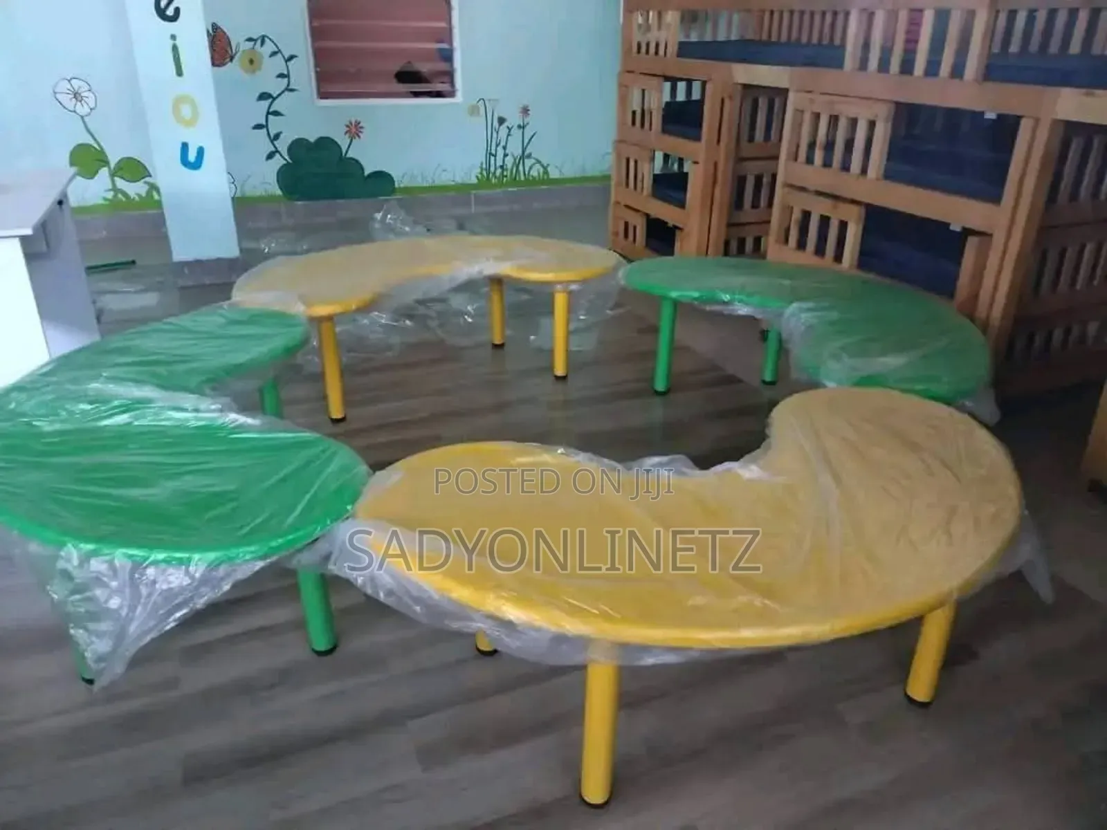 Moonshape Nursery Table