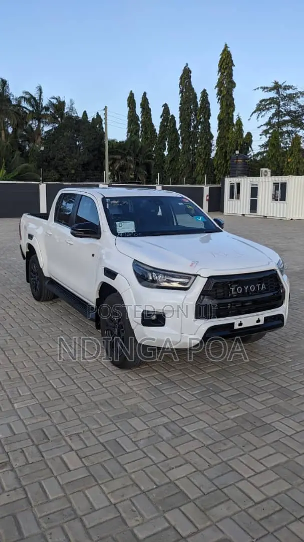 Toyota Hilux Revo Double Cab Deisel 2.4 RWD 2022 White