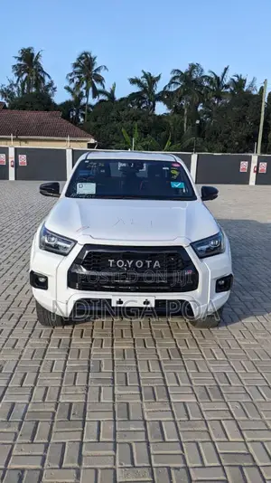 Toyota Hilux Revo Double Cab Deisel 2.4 RWD 2022 White