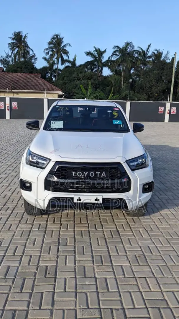 Toyota Hilux Revo Double Cab Deisel 2.4 RWD 2022 White
