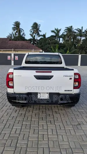 Toyota Hilux Revo Double Cab Deisel 2.4 RWD 2022 White