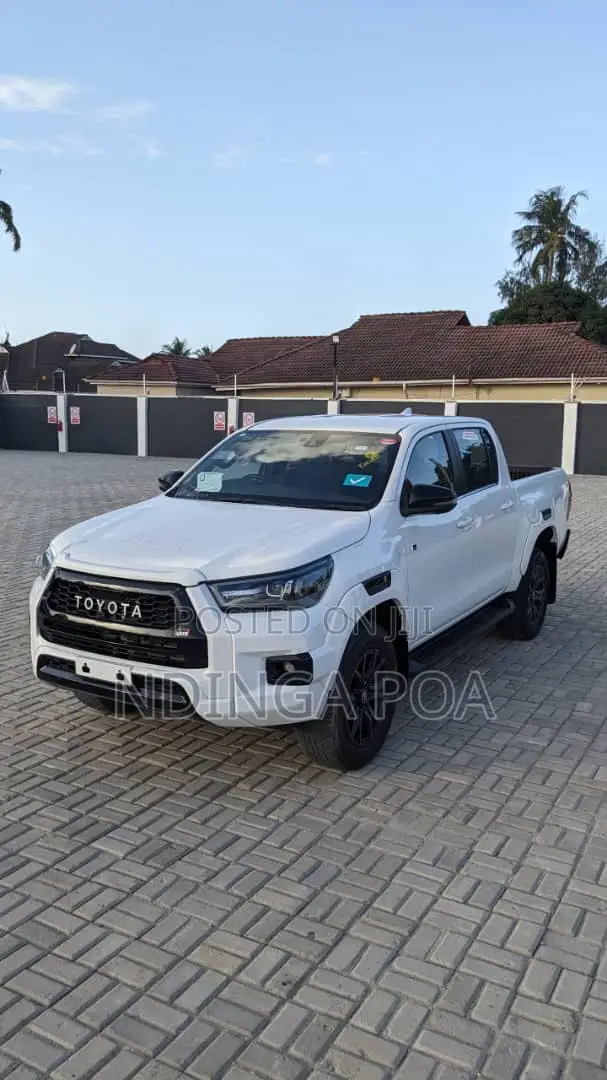 Toyota Hilux Revo Double Cab Deisel 2.4 RWD 2022 White