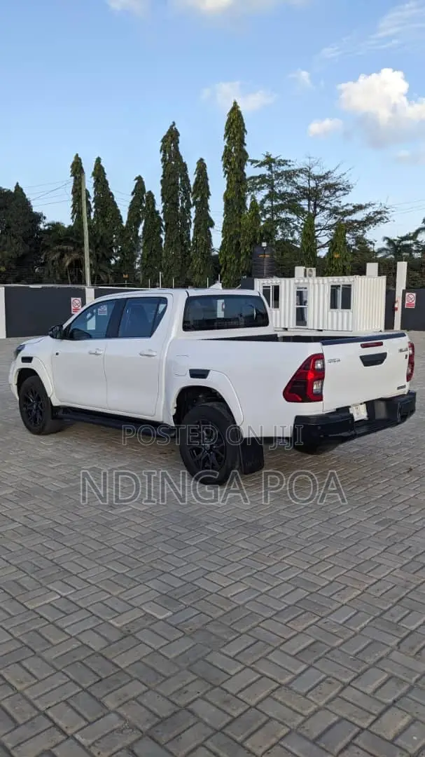 Toyota Hilux Revo Double Cab Deisel 2.4 RWD 2022 White
