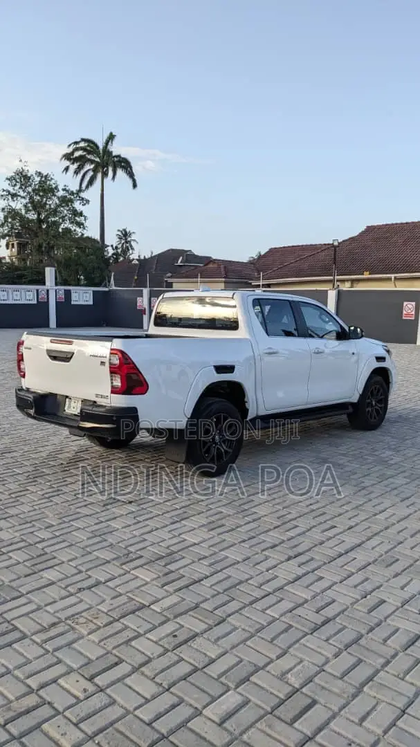Toyota Hilux Revo Double Cab Deisel 2.4 RWD 2022 White