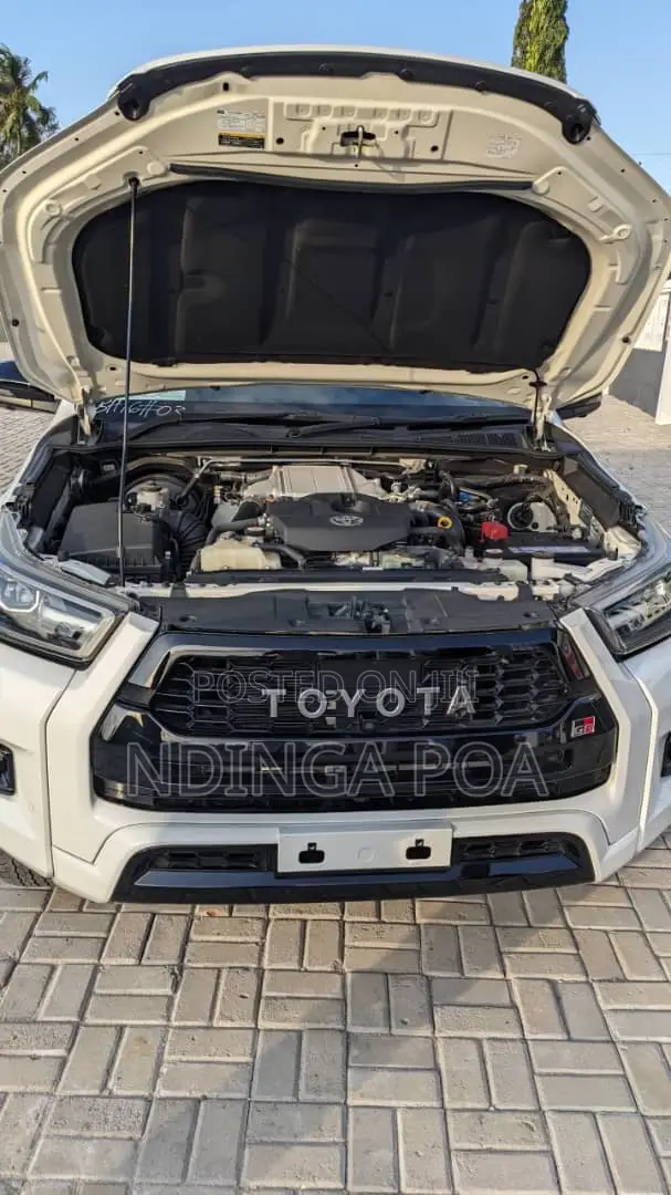 Toyota Hilux Revo Double Cab Deisel 2.4 RWD 2022 White