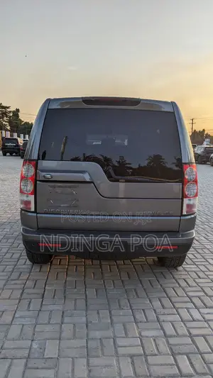 Land Rover Discovery 2010 Gray