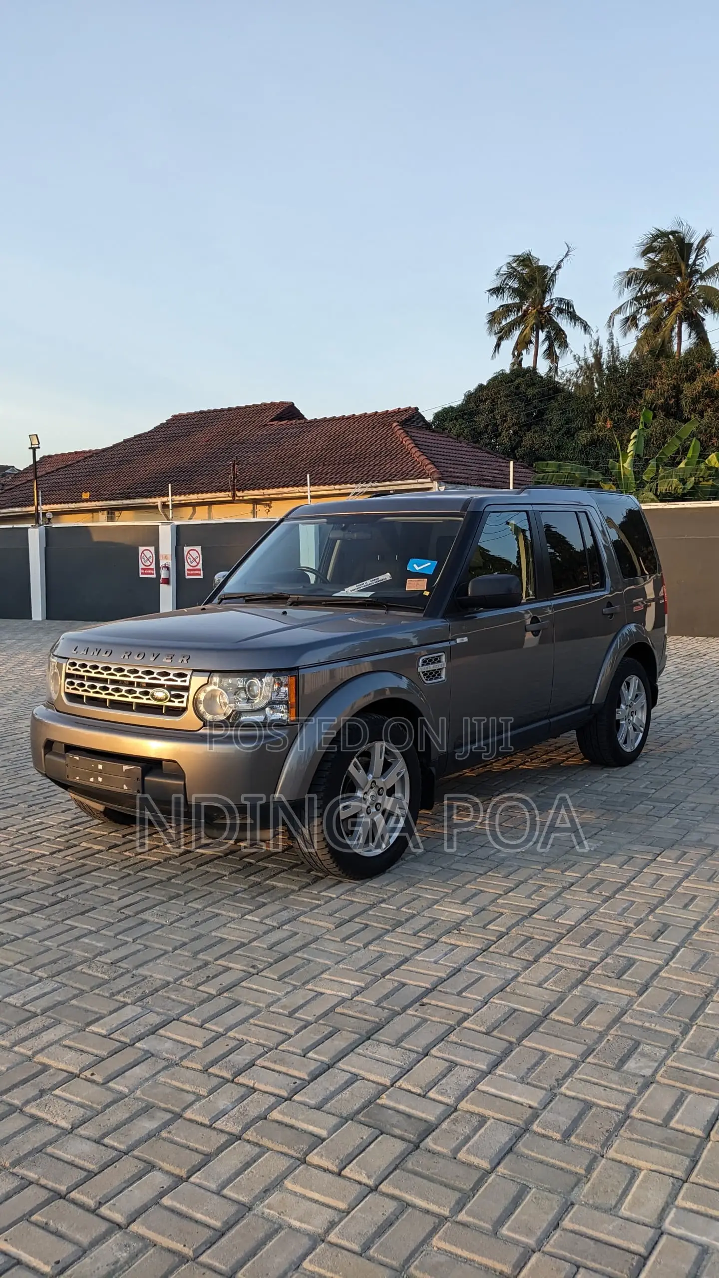 Land Rover Discovery 2010 Gray