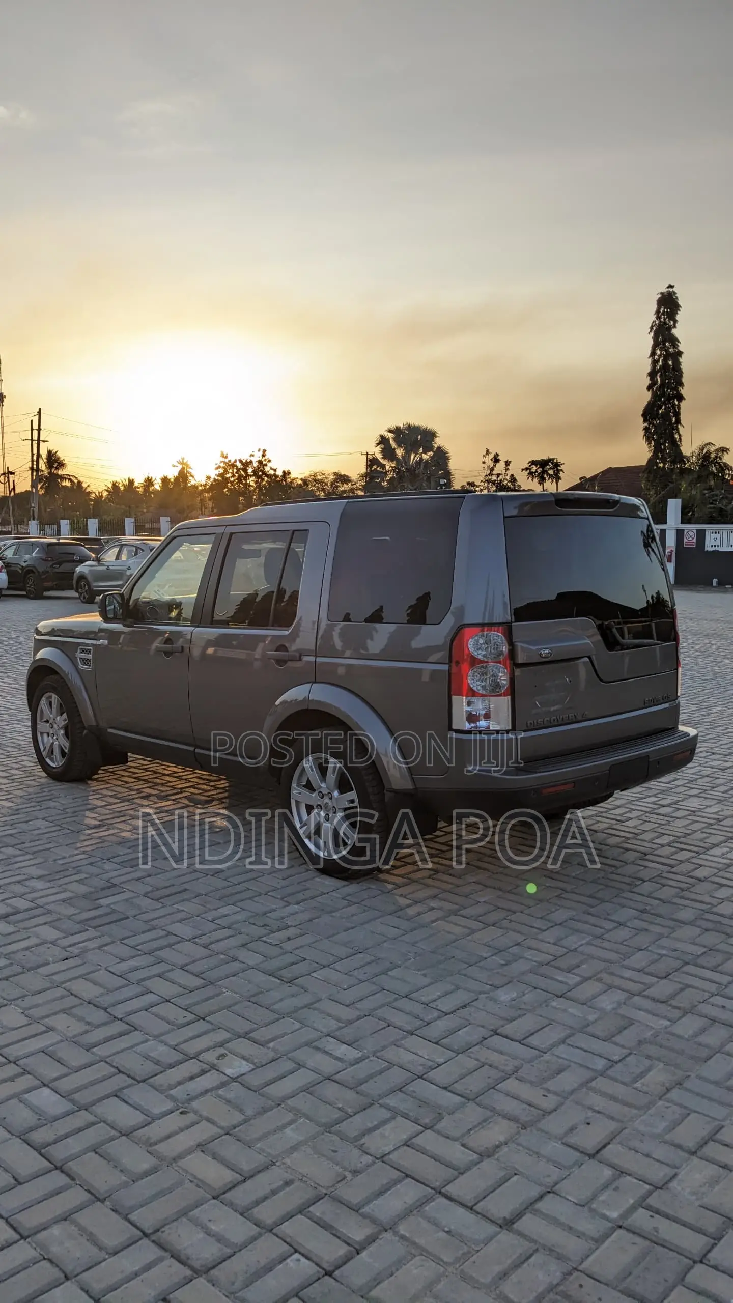 Land Rover Discovery 2010 Gray