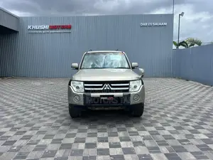 Photo - Mitsubishi Pajero 2007 Beige