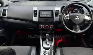 Mitsubishi Outlander 2012 Off white