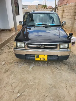 Photo - Toyota Hilux 2000