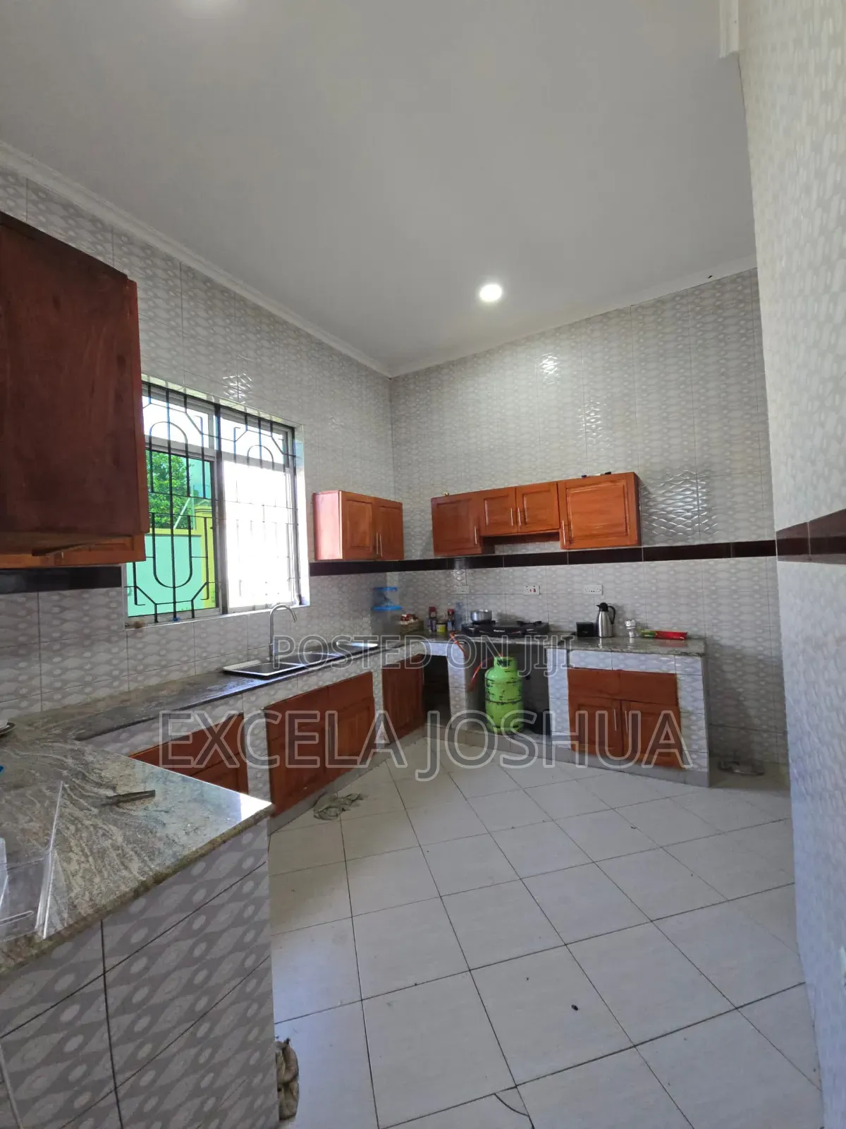3bdrm House in Goba for sale