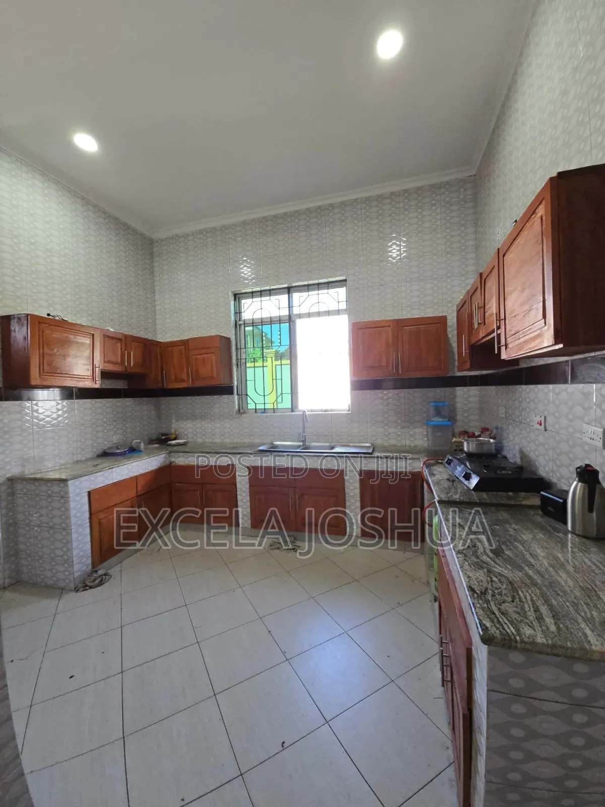 3bdrm House in Goba for sale