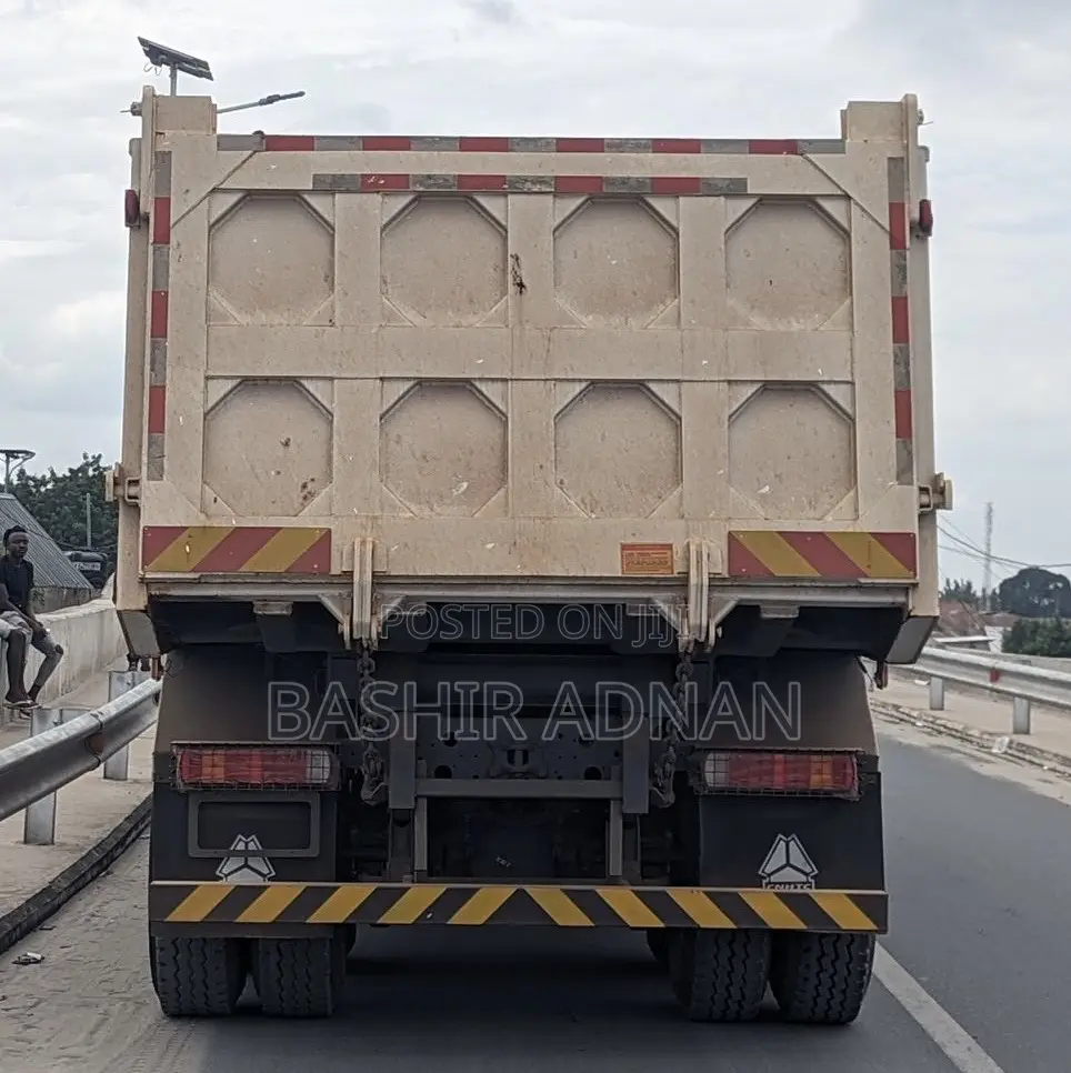 Brand New Howo Dump Truck 8 X 4 Tonnes 30(Tani).