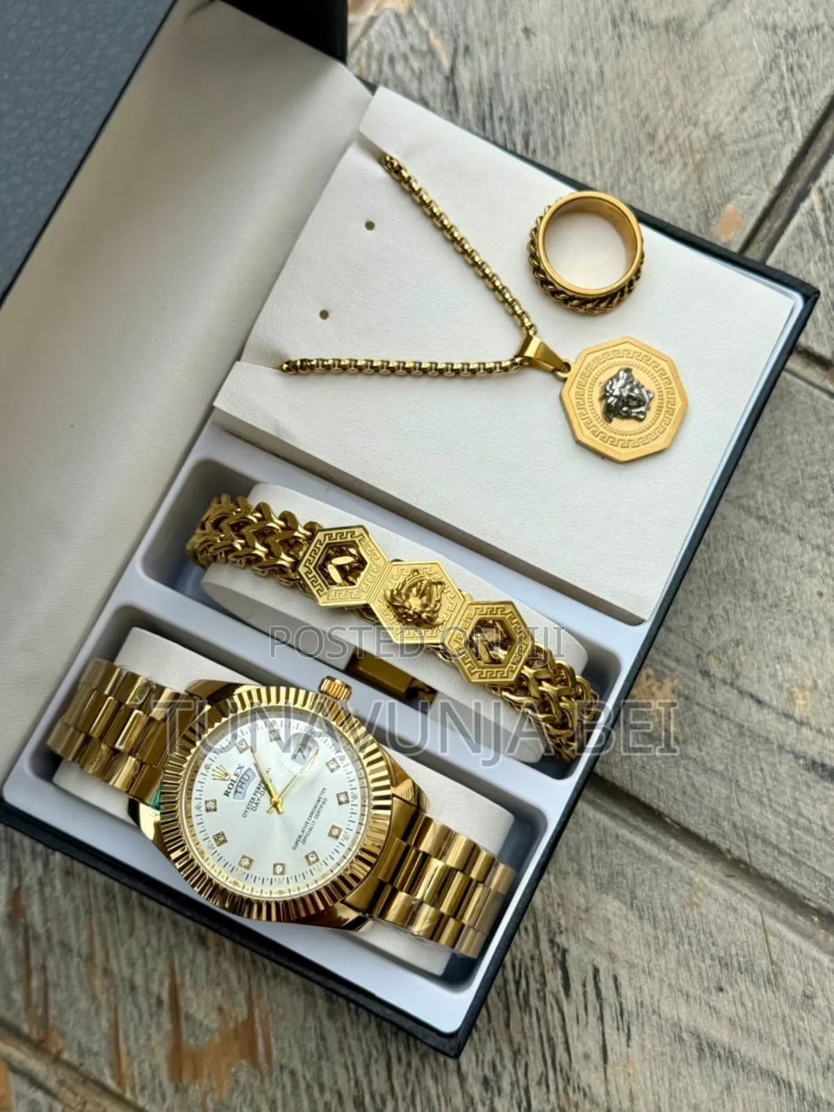 Gold  Watch Full Package Watch , Blacelets , Pete