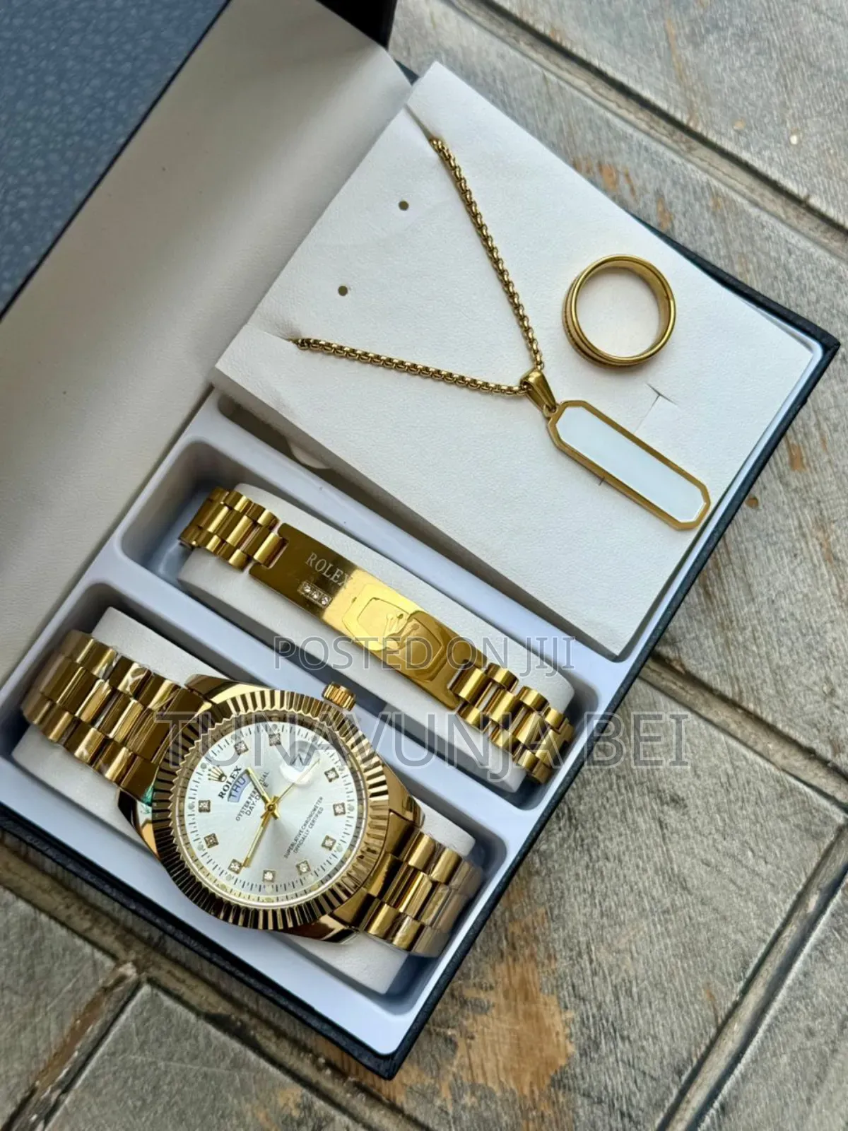 Gold  Watch Full Package Watch , Blacelets , Pete