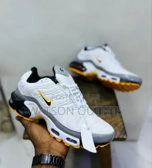 Sneakers or Shoes Za Leather Materials or Raba Za Ngozi Mpya