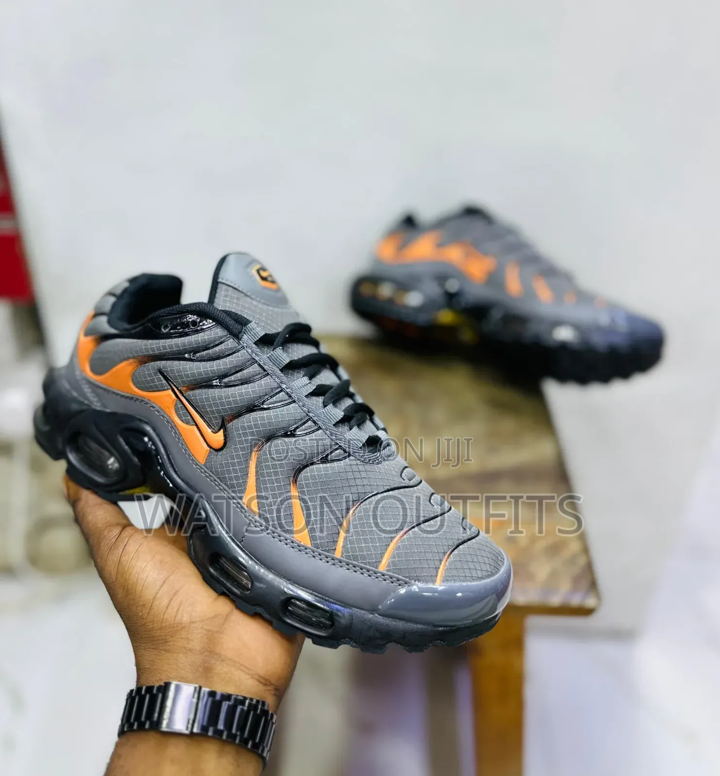 Sneakers or Shoes Za Leather Materials or Raba Za Ngozi Mpya