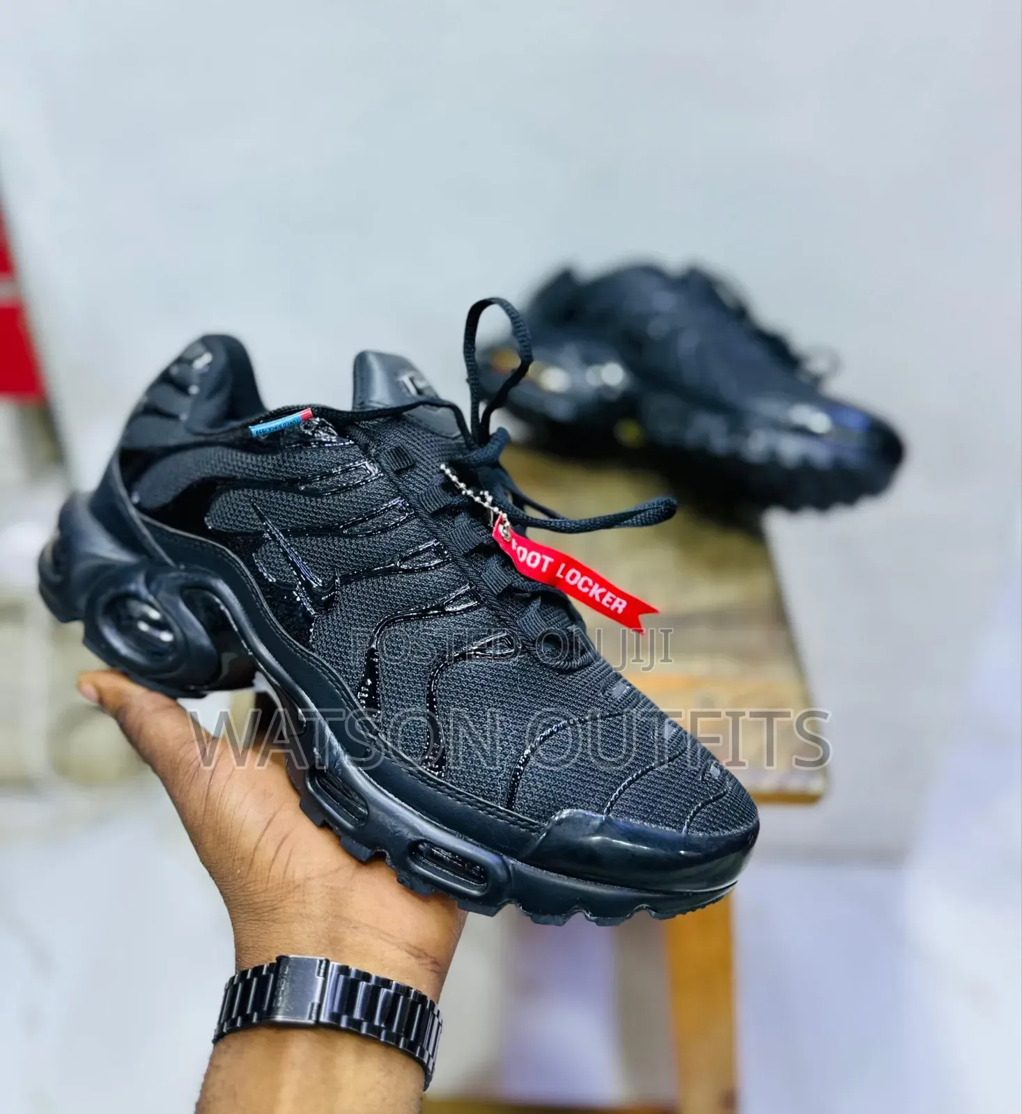 Sneakers or Shoes Za Leather Materials or Raba Za Ngozi Mpya