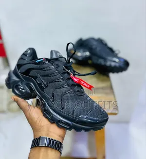 Sneakers or Shoes Za Leather Materials or Raba Za Ngozi Mpya