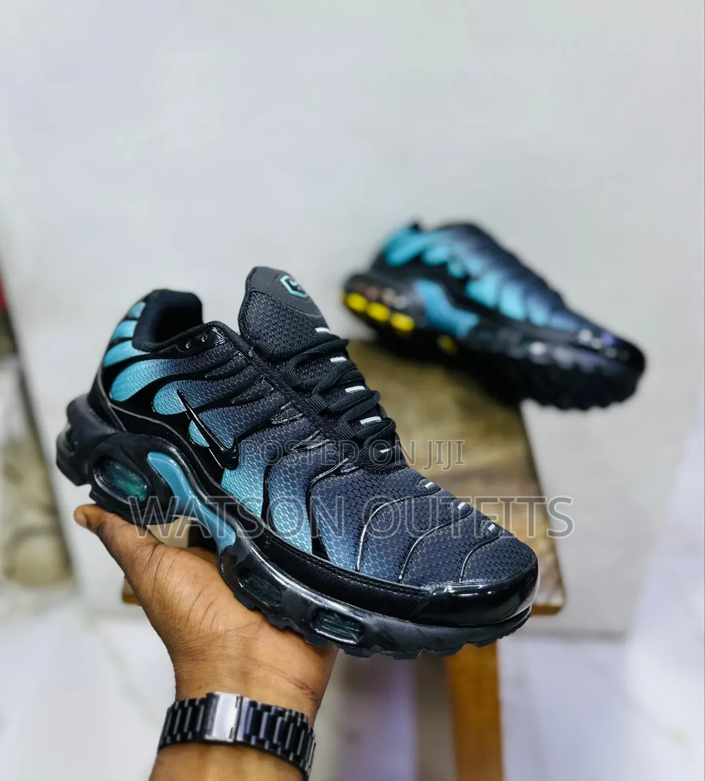 Sneakers or Shoes Za Leather Materials or Raba Za Ngozi Mpya