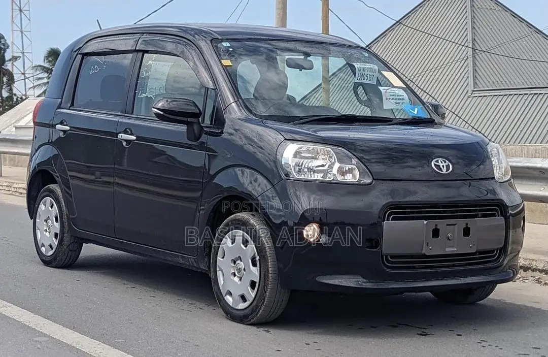 Toyota Porte 1.5 FWD 2015 Black