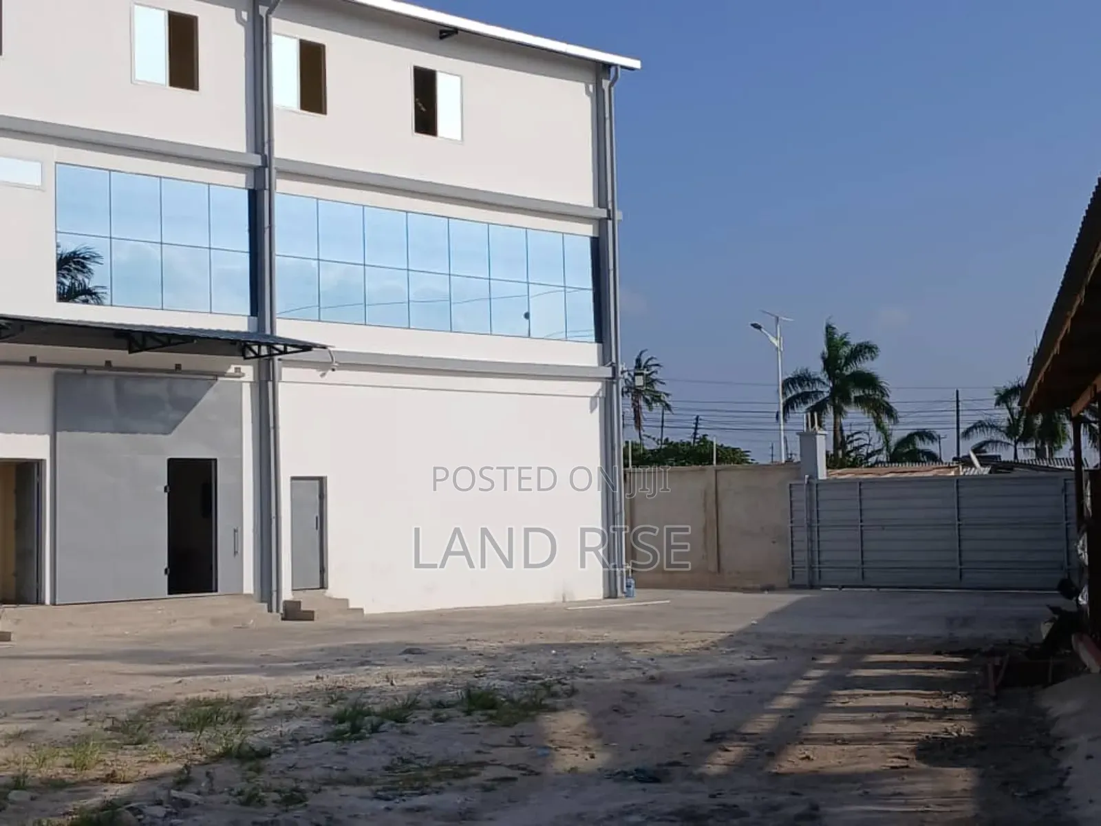 Warehouse Size 2700 in Nyerere Road
