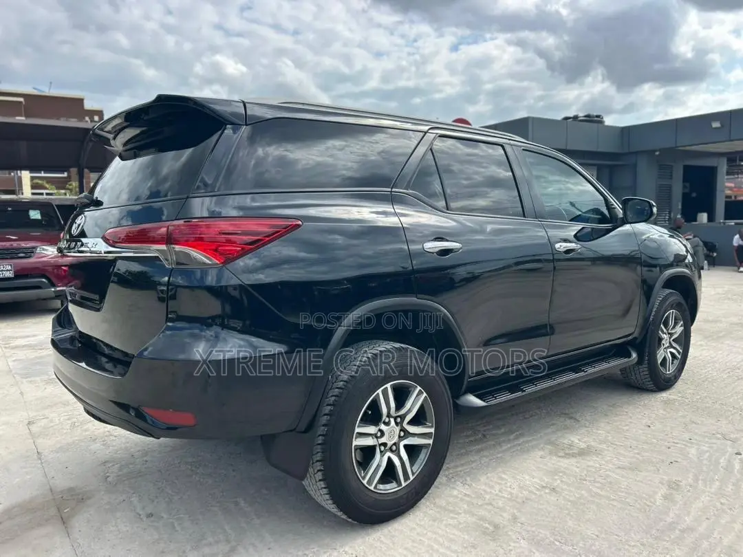 Toyota Fortuner 2018 Black