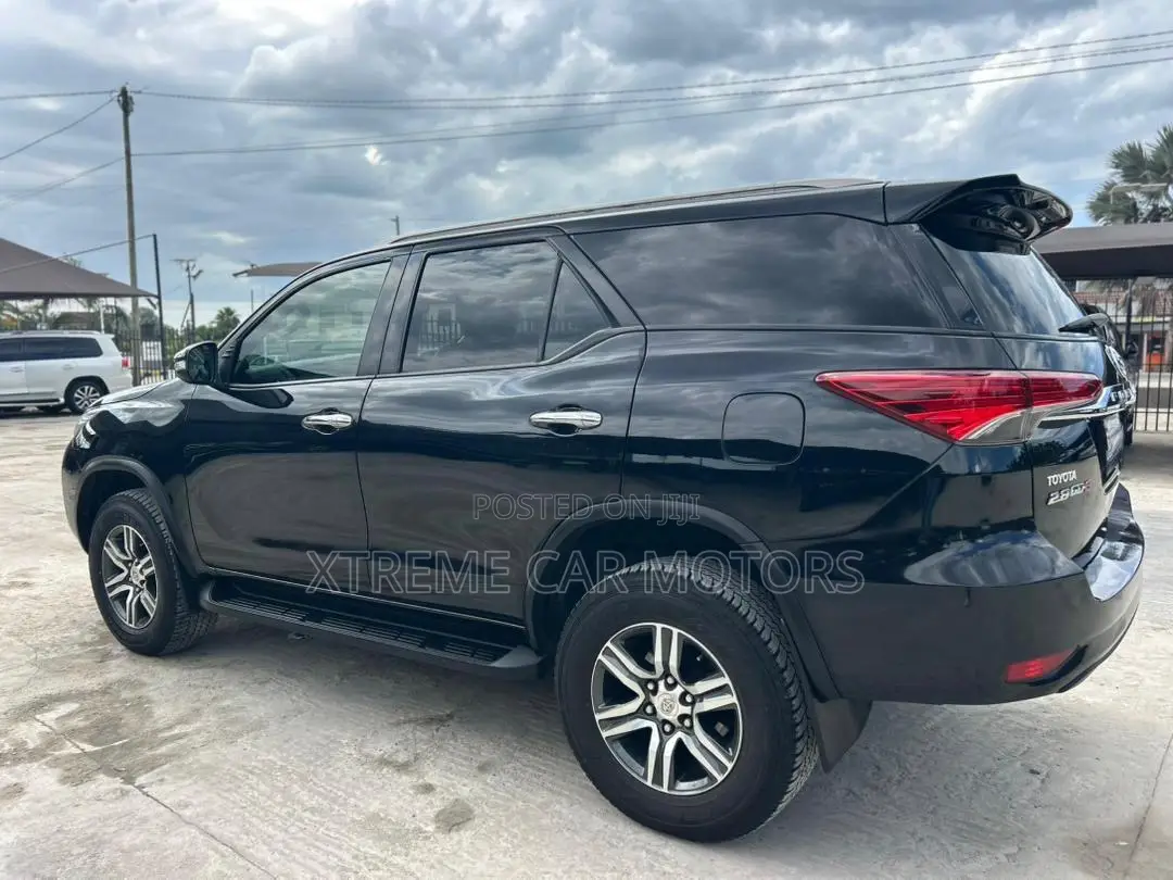 Toyota Fortuner 2018 Black