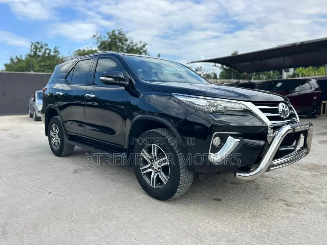 Toyota Fortuner 2018 Black