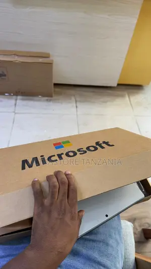 New Laptop Microsoft Surface Pro 7 8GB Intel Core I5 SSD 256GB