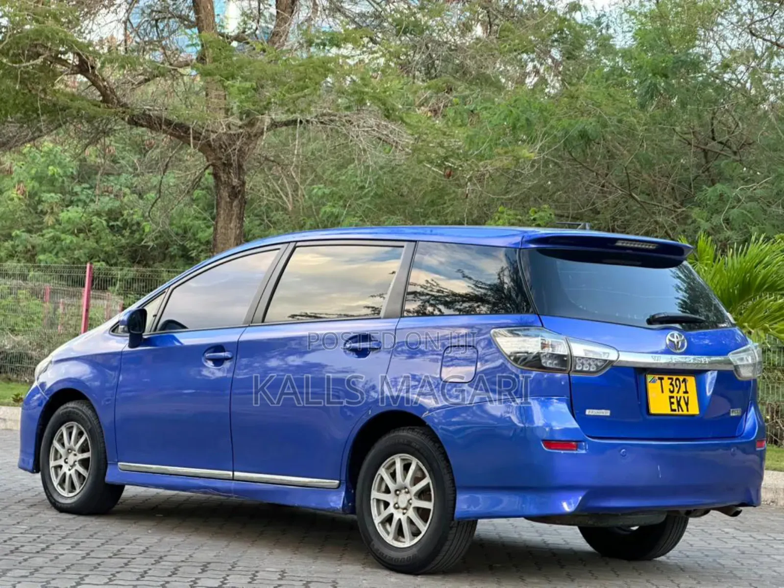 Toyota Wish 2010 Blue
