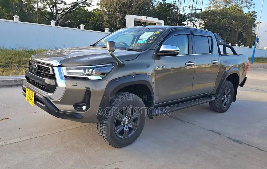 Toyota Hilux 2022 Gray