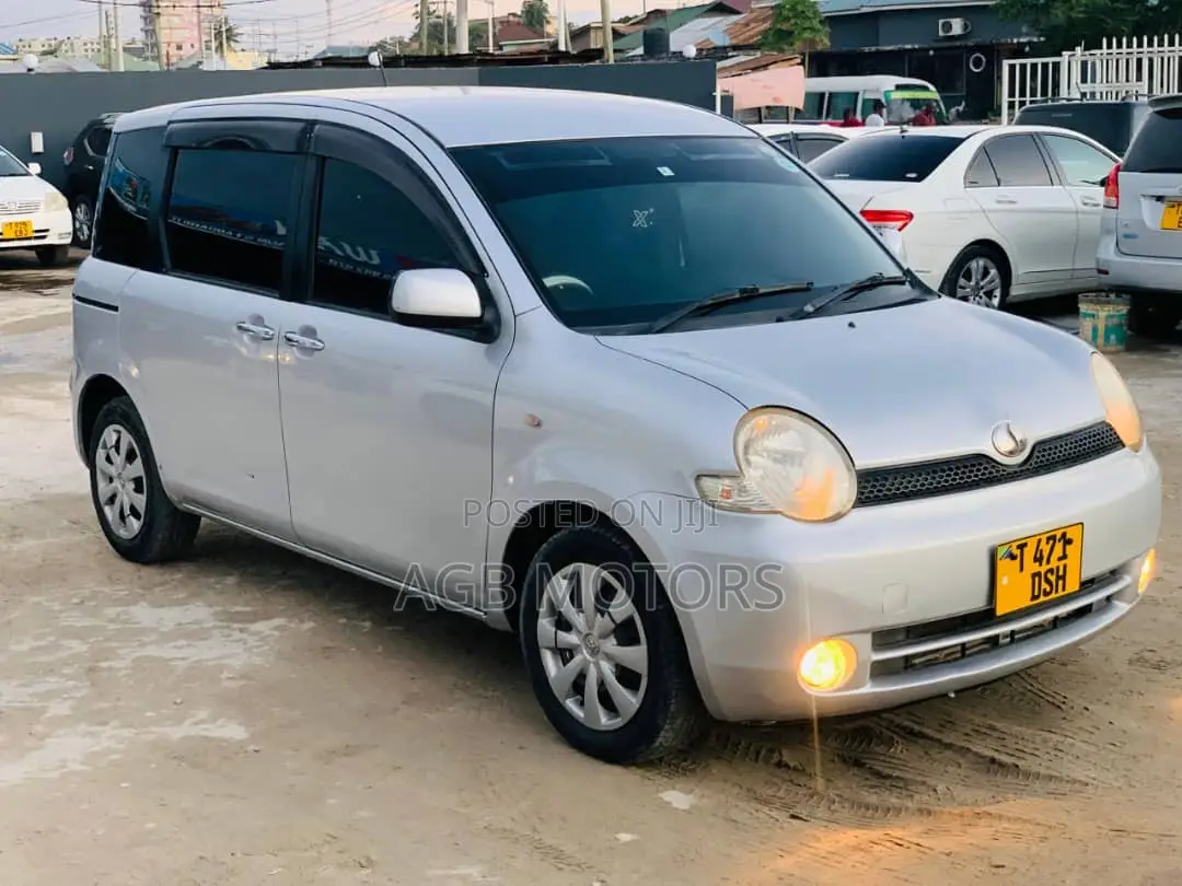 Toyota Sienta 2005 Silver