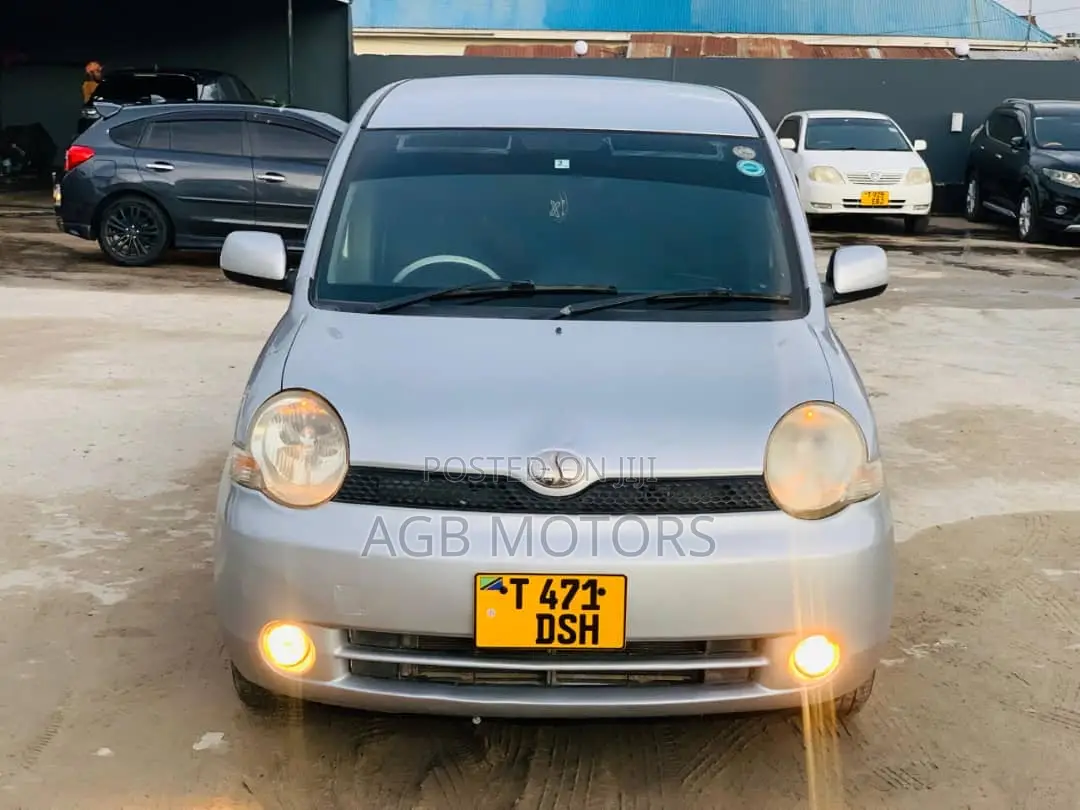 Toyota Sienta 2005 Silver
