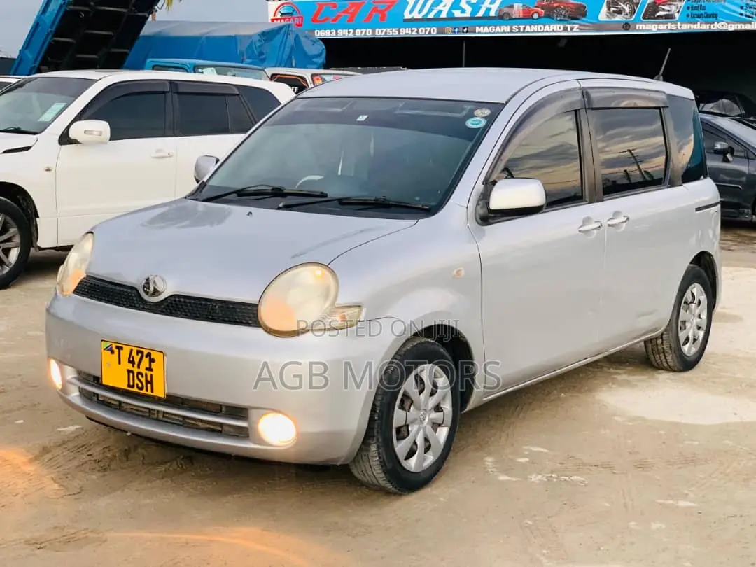 Toyota Sienta 2005 Silver