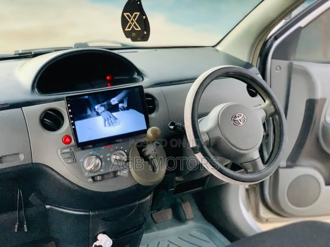 Toyota Sienta 2005 Silver