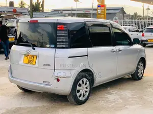 Toyota Sienta 2005 Silver