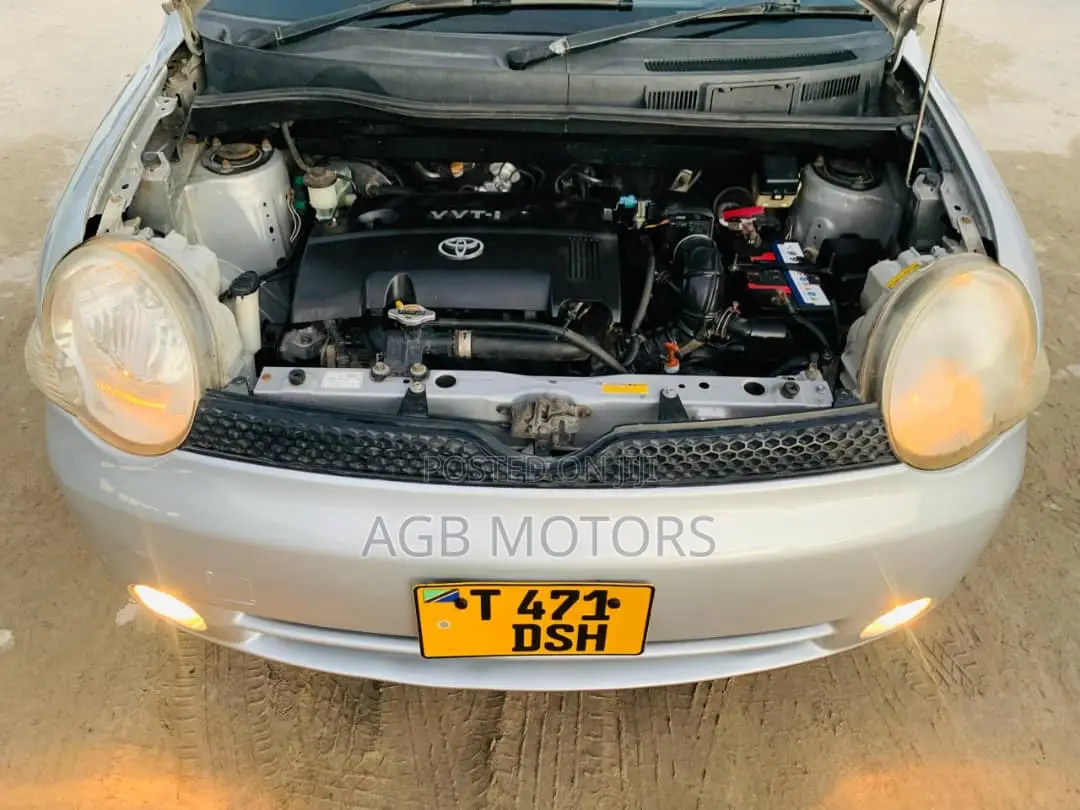 Toyota Sienta 2005 Silver