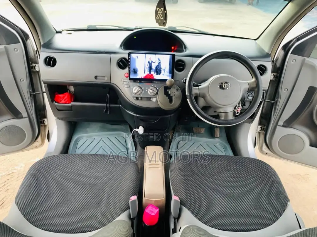 Toyota Sienta 2005 Silver