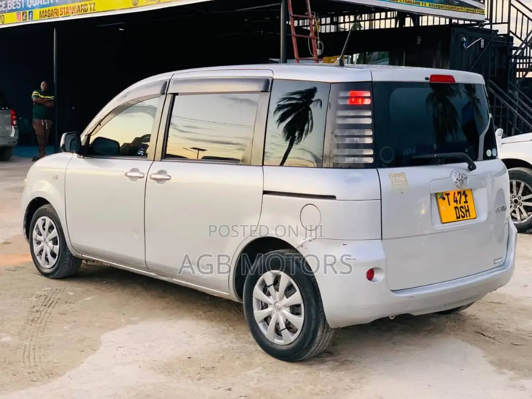 Toyota Sienta 2005 Silver