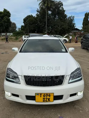 Photo - Toyota Crown 2006 White