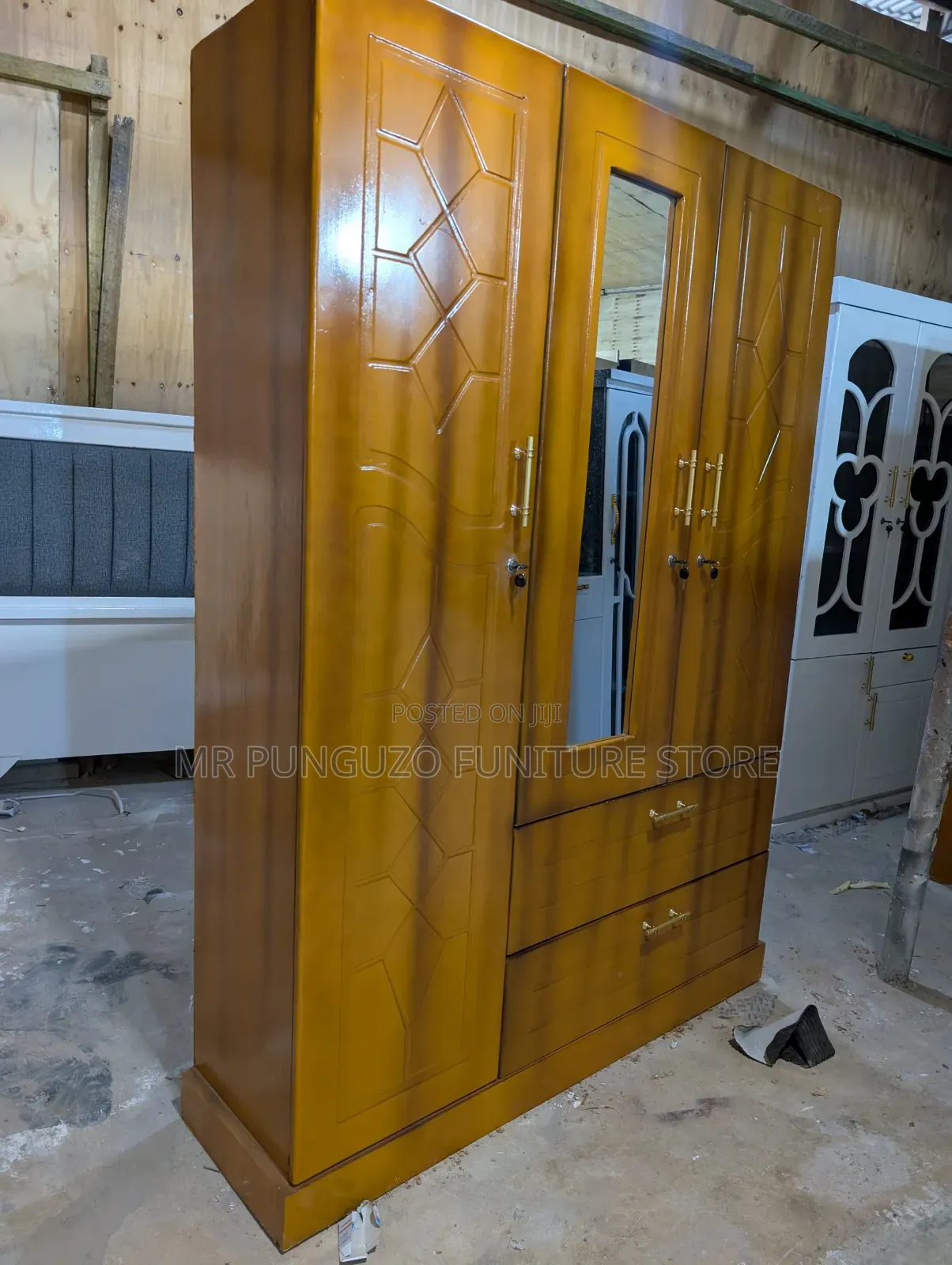 Kabati Milango Mitatu Brown With Mirror