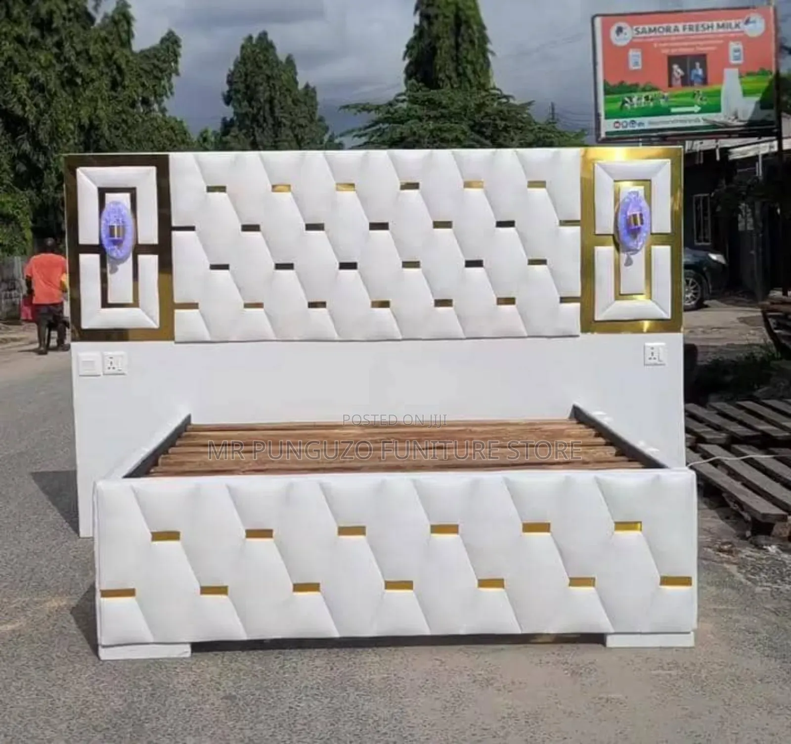 Kitanda Bed Sofa Full Gold and Light 5*6