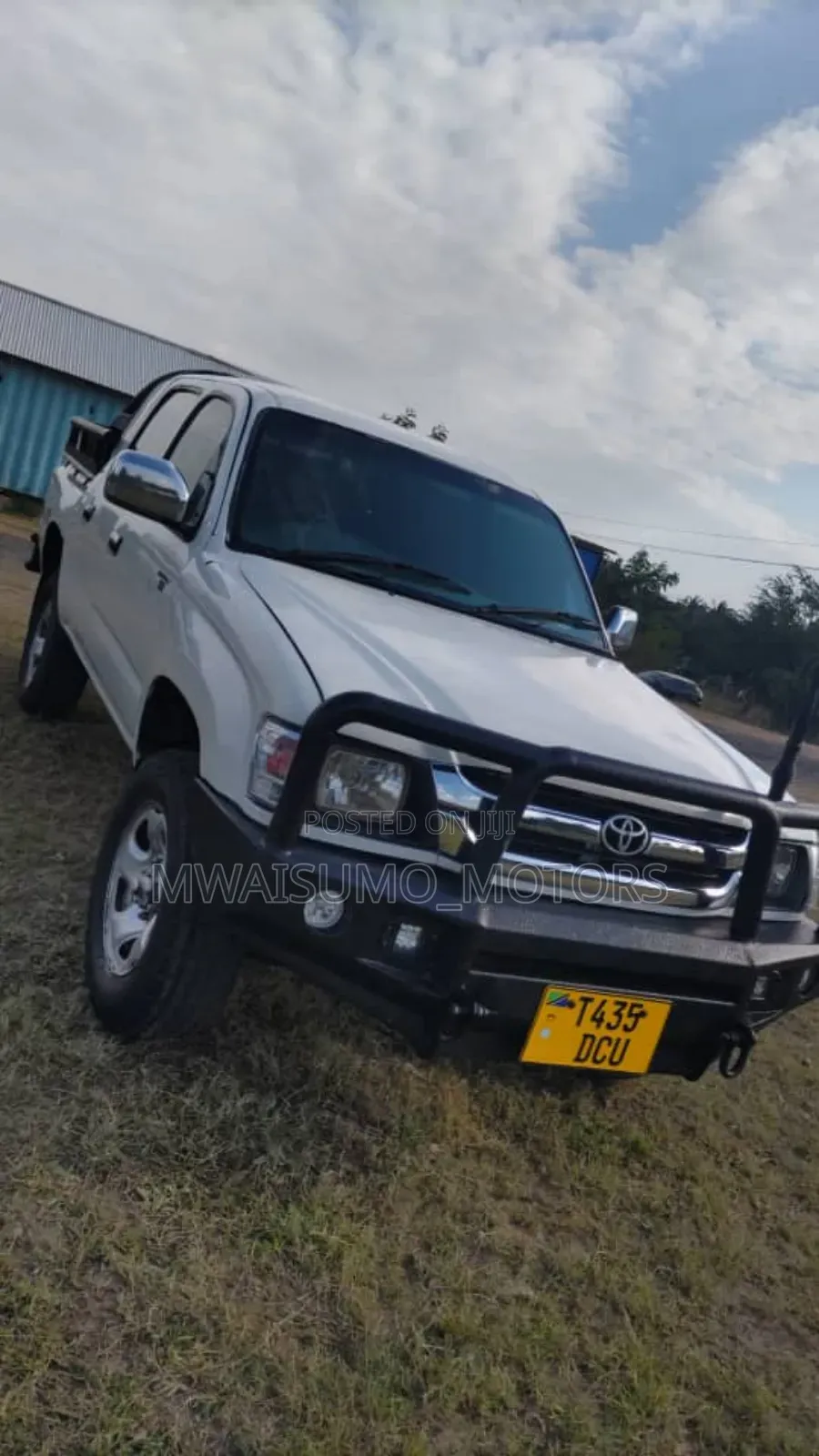 Toyota Hilux 2003 White