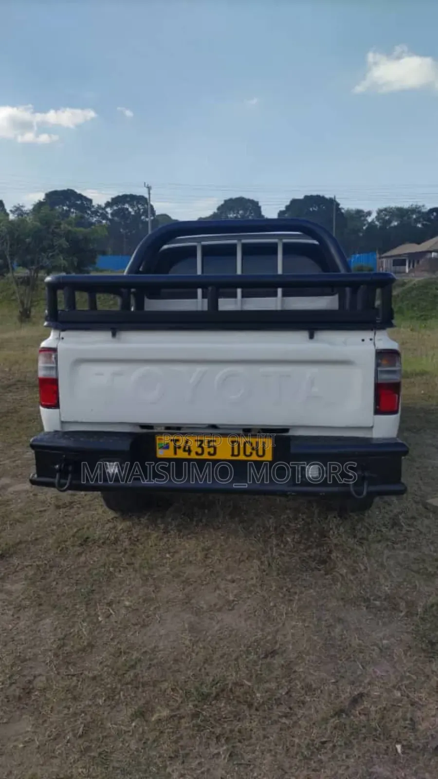 Toyota Hilux 2003 White